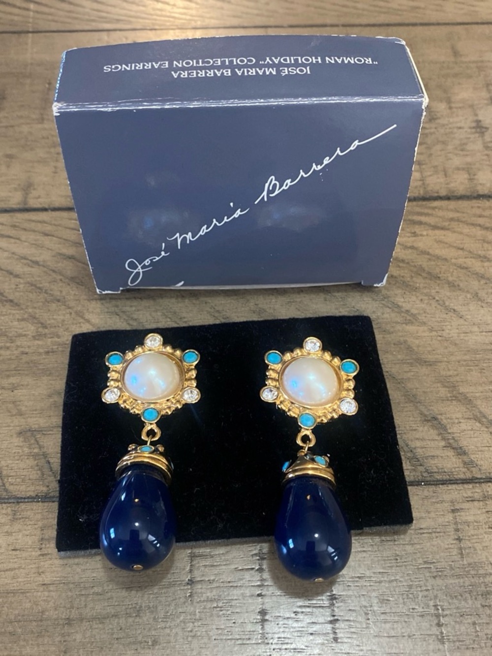 Jose Maria Barrera Avon 1993 signed Roman Holiday. Clip on earrings.
